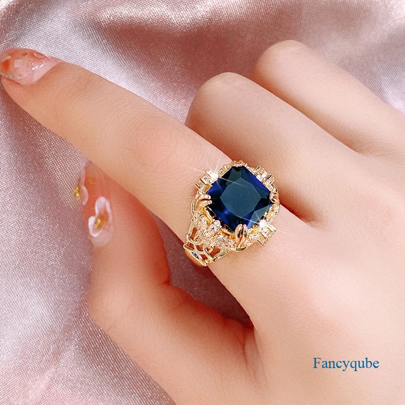 Cincin Desain Bunga Warna Biru Tua Untuk Wanita