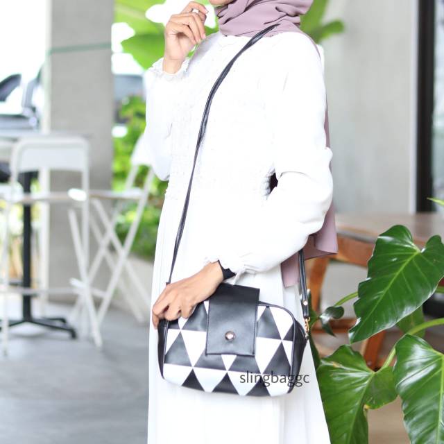 SLINGBAG TRIANGLE TERMURAH / TAS WANITA MURAH SALE