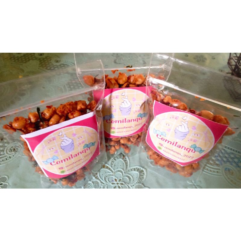 

kacang daun jeruk pedas gurih berat 100 g
