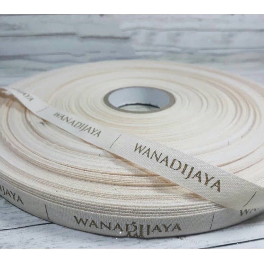 

Cetak Label Katun Ukuran 1,3 CM, Ada Warna Crem Muda dan Putih