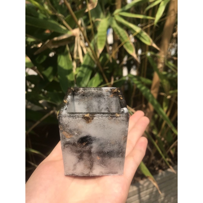 

stationary box (resin)