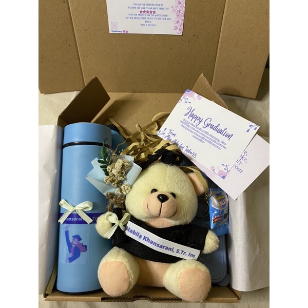 

Hampers box Special Hijab Gift Hadiah Kado Ulangtahun Birthday Anniversary Graduation Wisuda Valentine Tahun Baru Idul Fitri Wedding Pacar Cewe