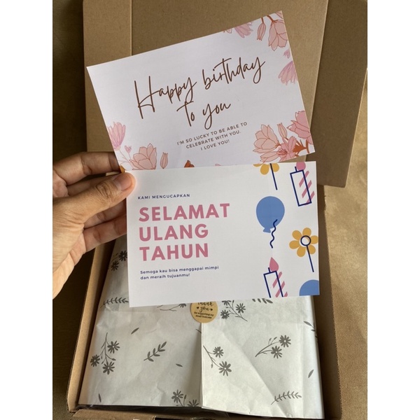 

Bundle Kado (Kertas Kado, Gift Card & Pita)