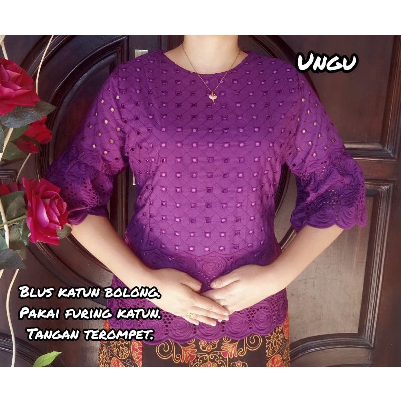 Blus Katun Bolong Bunga Trompet