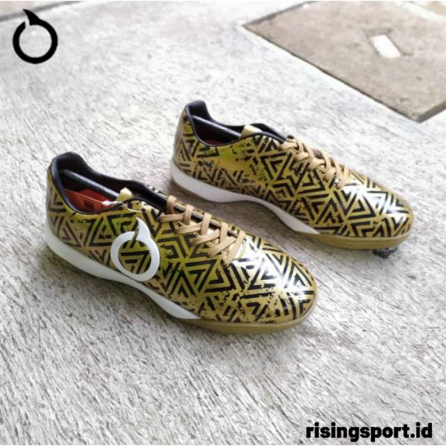 SEPATU FUTSAL ORTUS JOGOSALA SHOCKWAVE GOLD BLACK WHITE