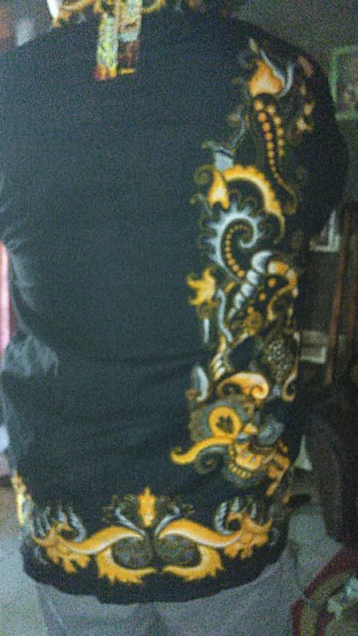 Batik Lengan Pendek Motif Wayang Dan Elung