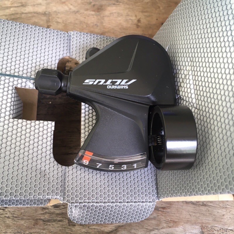 shifter 9 speed Shimano altus M2010 kanan