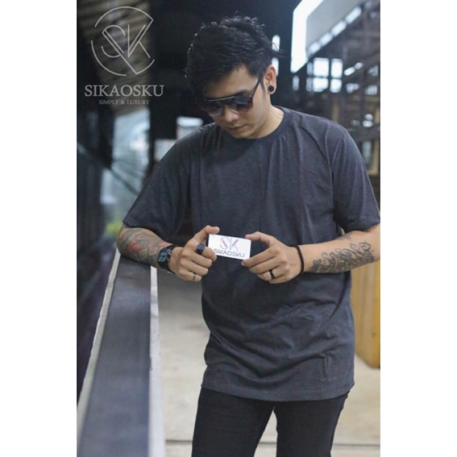 (DARK GREY TO BLACK) KAOS POLOS COTTON TWOTONE LENGAN PENDEK 30’S / UNISEX PRIA &amp; WANITA 100% DISTRO