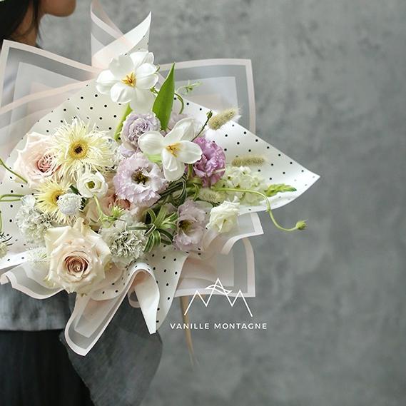 

✮ 20 lembar Cellophane dengan border bening kombinasi Warna Flower Wrapping Bungkus Bunga Buket (CLB) ☏