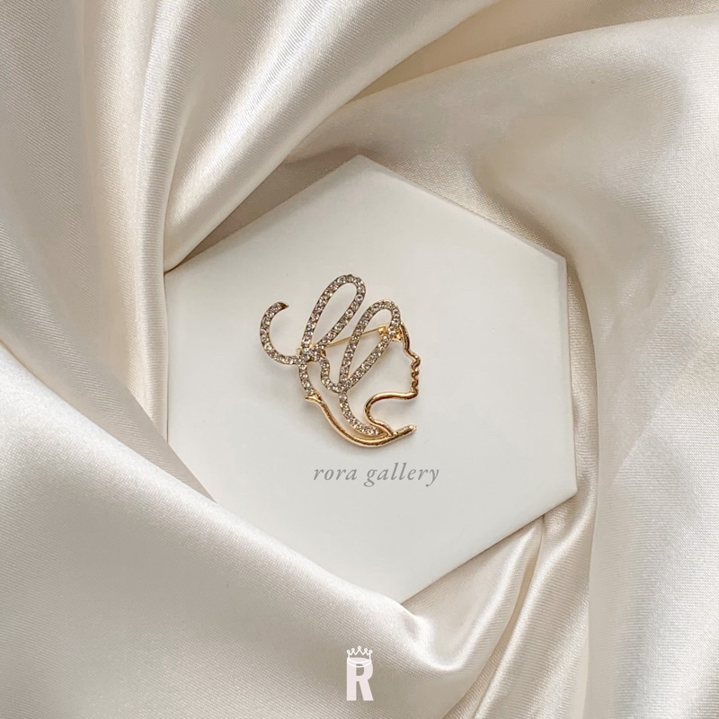 Rora PART 1 NEW BROOCH | BROS BUTTONSCARVES | Rora Gallery-HL gold
