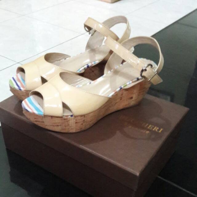 BUCCHERI SIGNATURE WEDGES SHOES NUDE