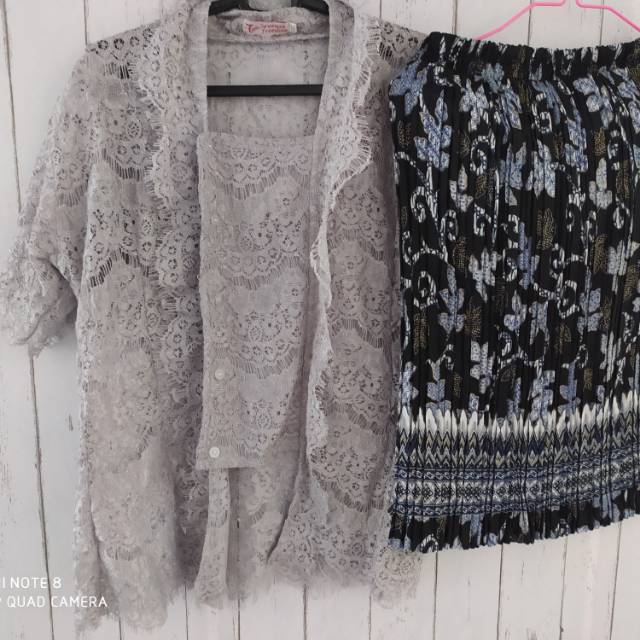 Preloved kebaya pendek