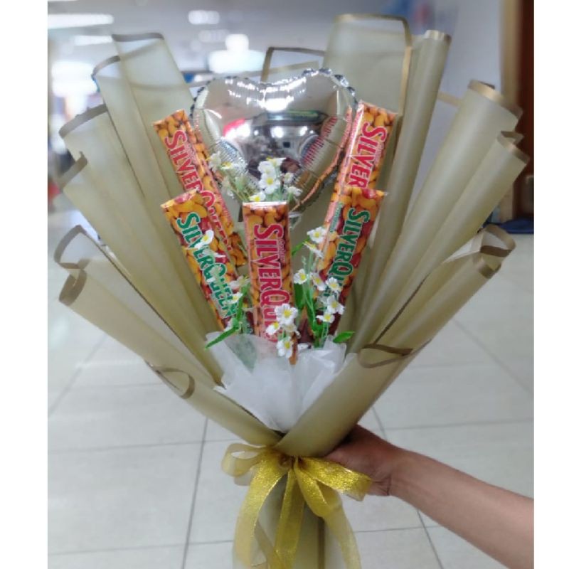 Buket bucket bouquet coklat silverqueen snack makanan wisuda ulangtahun