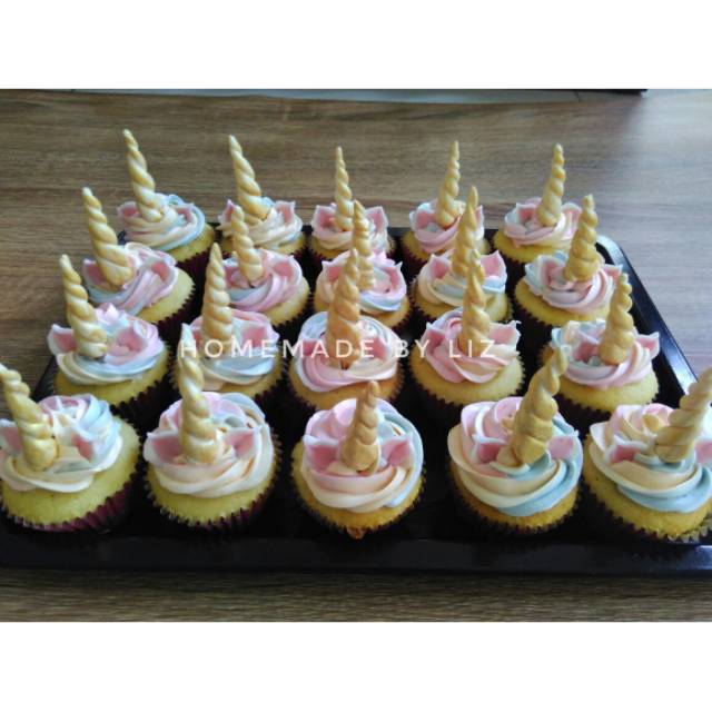 

Cupcake goodie bag ulang Tahun tema unicorn