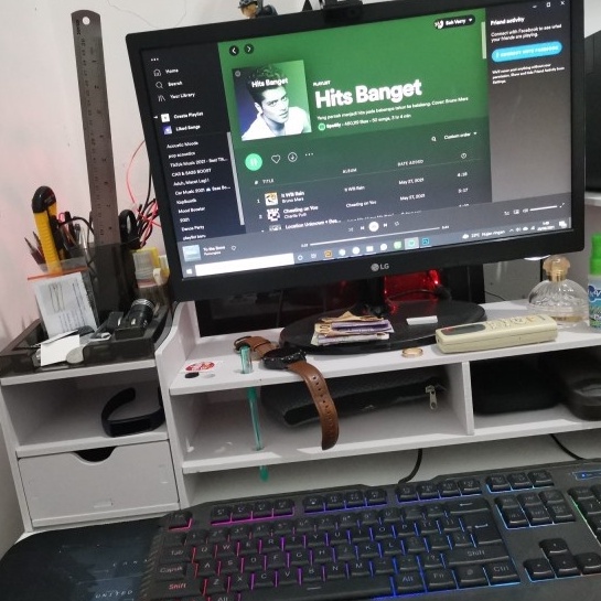 Meja rak furniture tempat tv tabung tivi monitor display remote wifi televisi komputer pc laptop lep