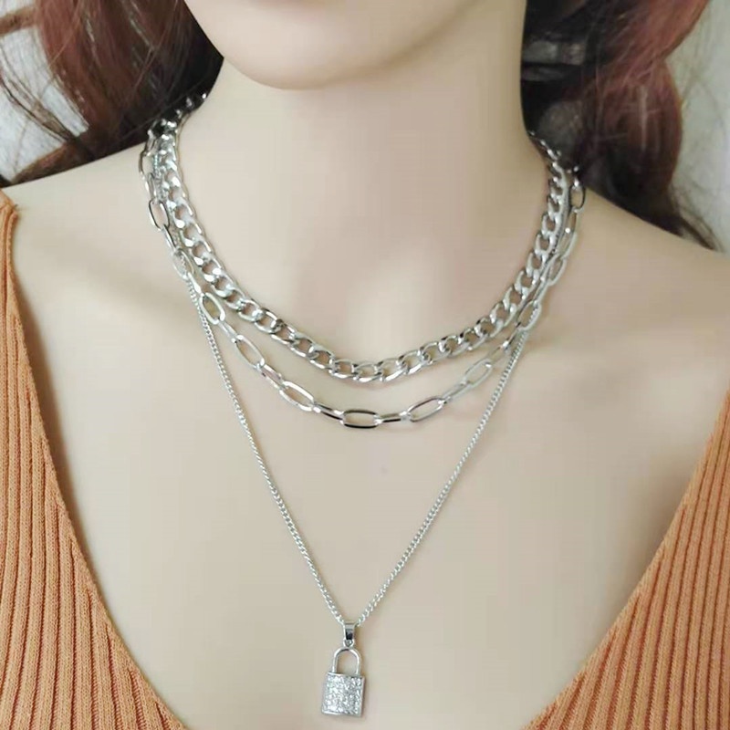 Kalung Rantai Liontin Gembok Gaya Vintage Punk Bahan Metal Warna Gold/Silver Untuk Wanita