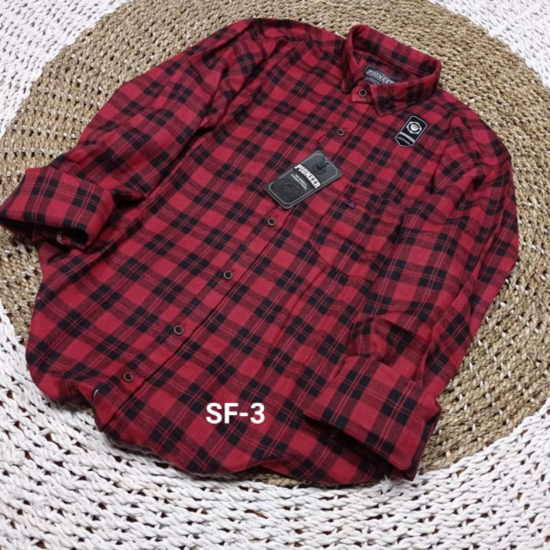Kemeja Flanel Pria Casual Lengan Panjang Hem Slim Fit Kotak Kotak
