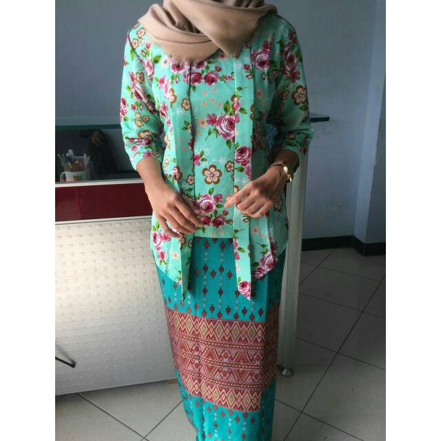 Kutubaru motif bunga