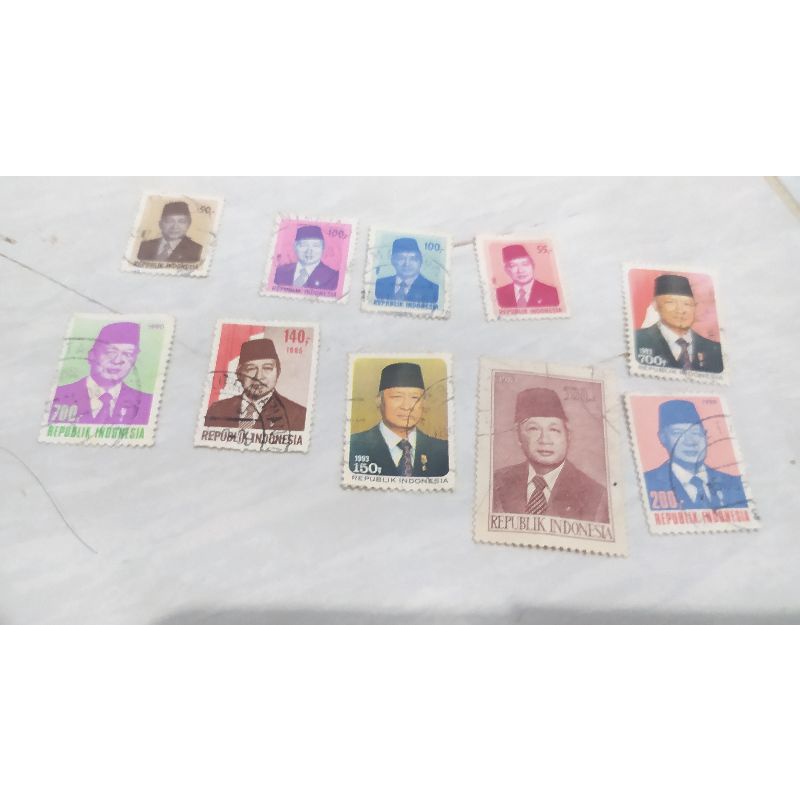 

Perangko Suharto Presiden RI ke 2 (10 lembar/ 1 set)