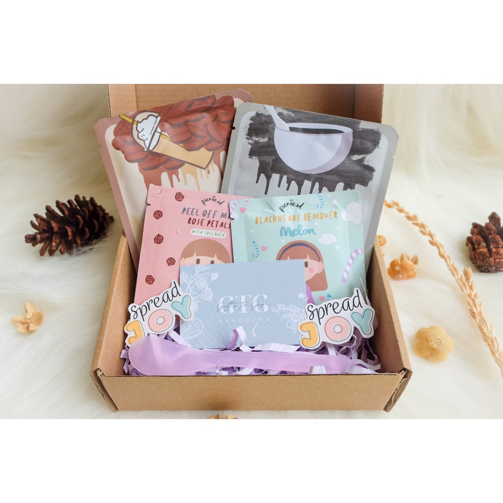 

Gift Box / Hadiah / Kado Ulang Tahun/Graduation Box/ Birthday Box / Surprise Box / Masker Organik 02