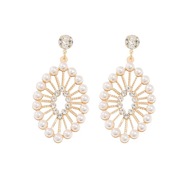 LRC Anting Tusuk Fashion Golden Oval Alloy Geometric Diamond Earrings With Pearls K10063