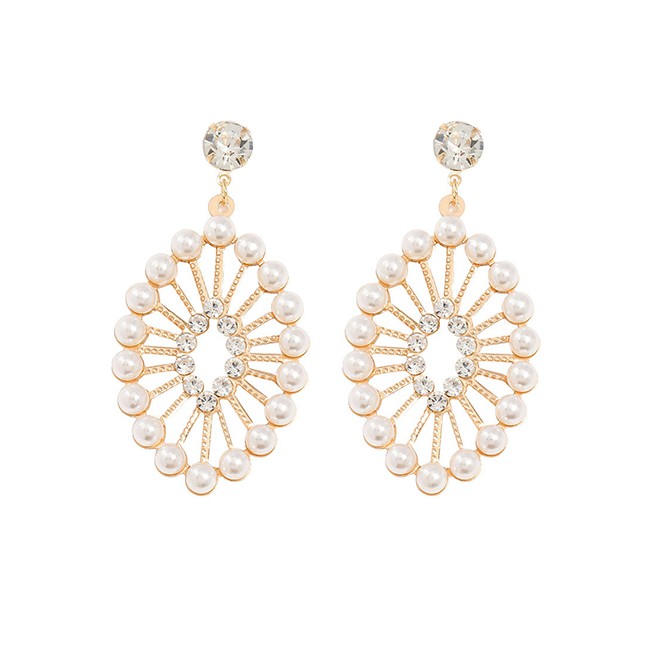 LRC Anting Tusuk Fashion Golden Oval Alloy Geometric Diamond Earrings With Pearls K10063