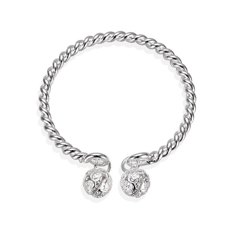 Gelang Tangan Rantai Aksen Lonceng Bahan Alloy Warna Silver Untuk Wanita
