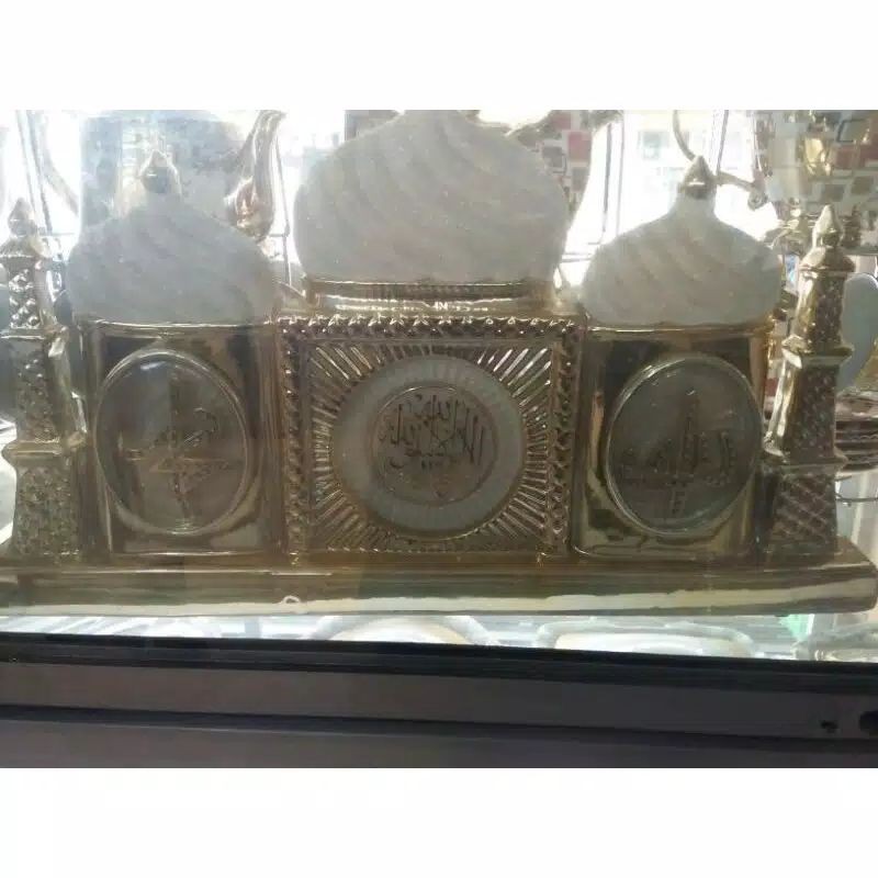 Hiasan lemari kaca bentuk masjid cristal