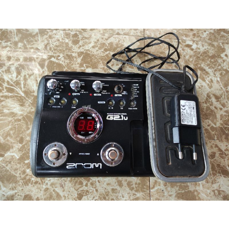 EFEK GITAR ZOOM G2.1U