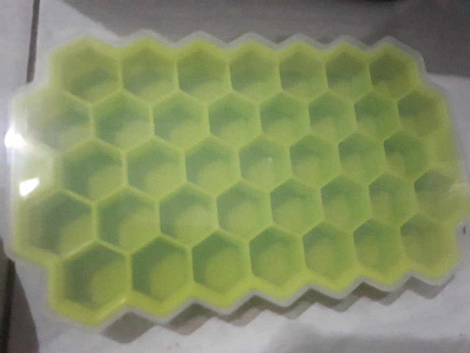 Cetakan Es Batu Silikon Dengan Tutup 37 Cube