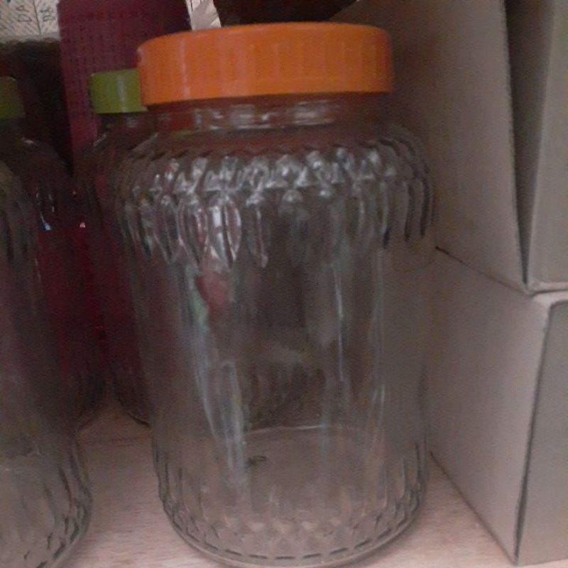 Toples Kaca Besar dan Tebal