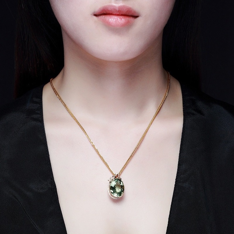 [Ready Stock]Fashion Luxury Inlaid Green Gemstone Pendant Butterfly Necklace