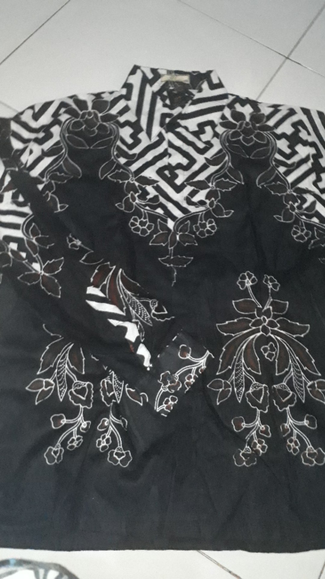 Batik Trusmi Kemeja Batik Pria Lengan Panjang Pagar Benang
