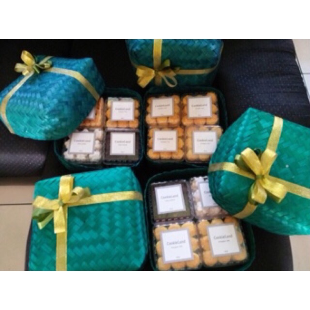 

Bingkisan / Hampers Kue
