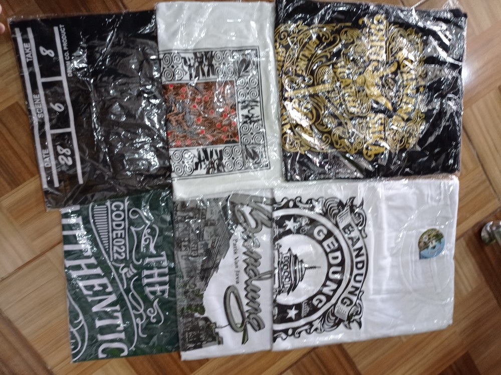 Kaos Distro Pria Bandung Batik Kotak