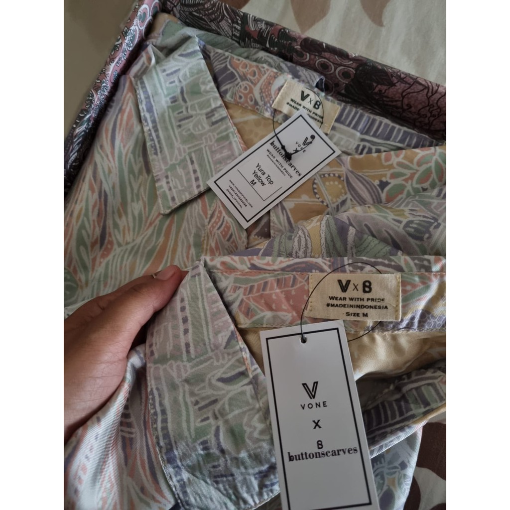 yura top buttonscarves