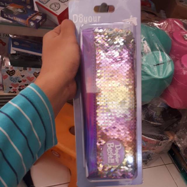 

Tempat pensil sisik