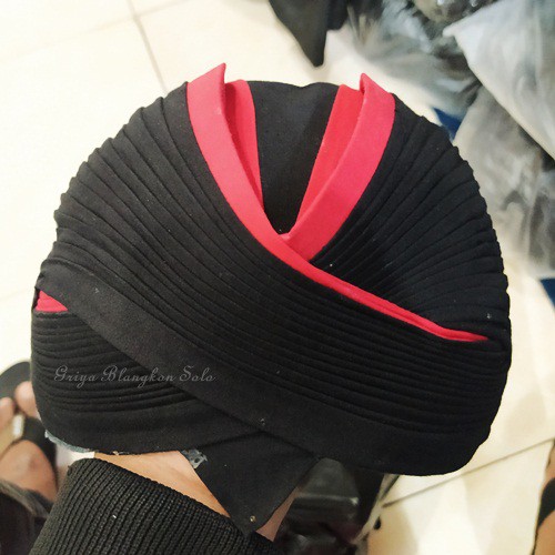 Blangkon Jogja Murah Hitam List Merah