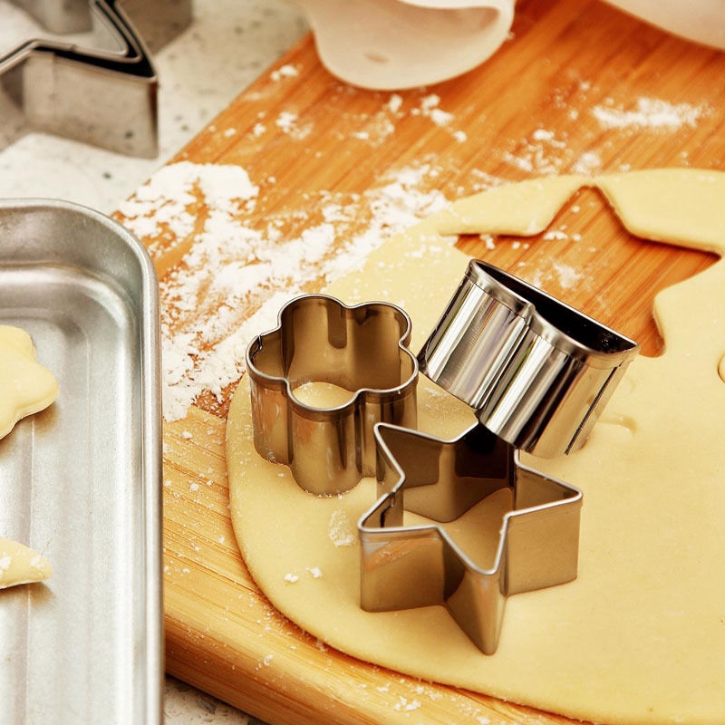 24pcs / set Cetakan Kue Bentuk Hati Bintang Bunga Bahan Stainless Steel Untuk Dapur