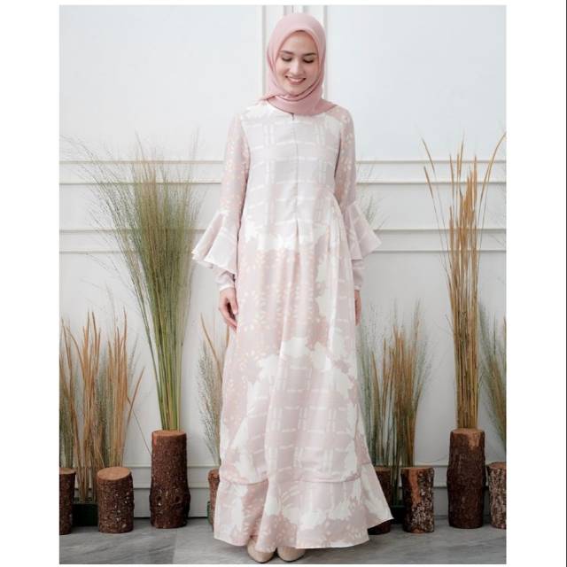 Belle Dress WearingKlamby