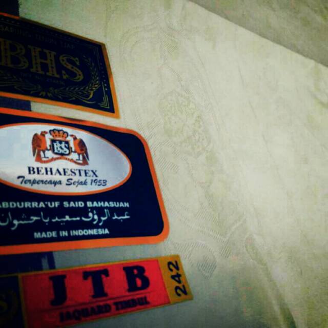 Sarung BHS JTB Jacquard Timbul Putih