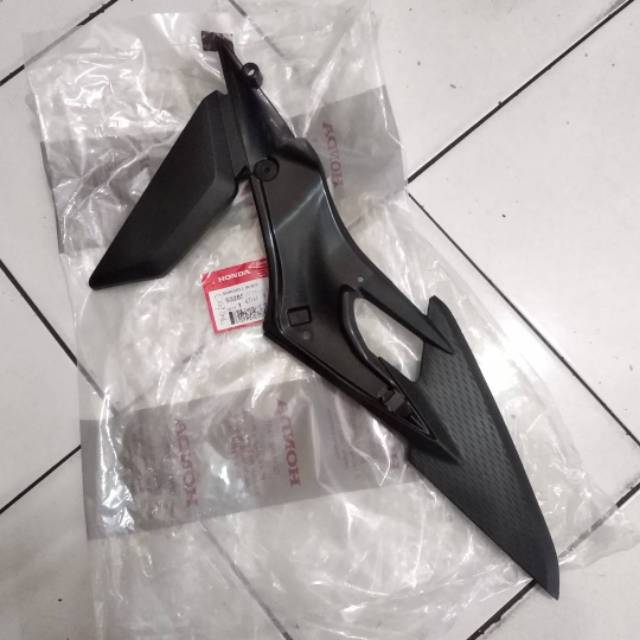 Shroud L Inner 50285-K15-920 Cover Sayap Tangki Dalam Kiri Hitam Honda CB150 R Led 2016