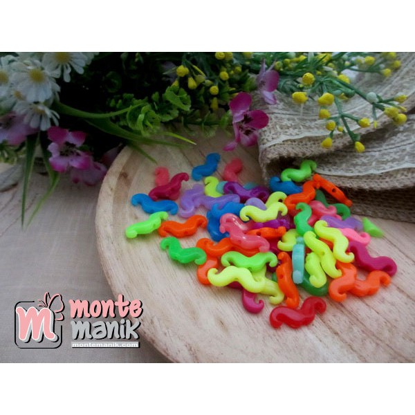 

Manik Plastik Mustache (PLA-02)