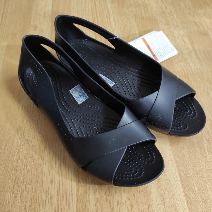 SENDAL CROCS WANITA CROCS SERENA ORIGINAL / SANDAL CROCS WANITA - HITAM, 36