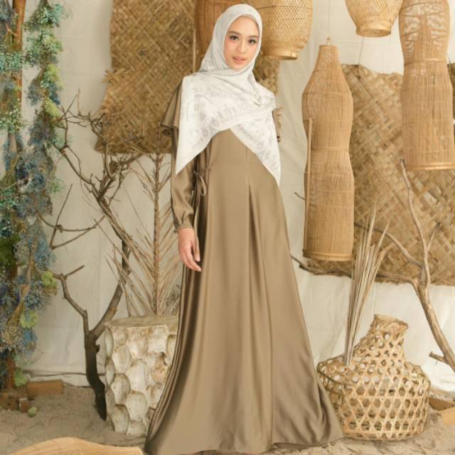 WEARING KLAMBY RINJANI DRESS PLAIN