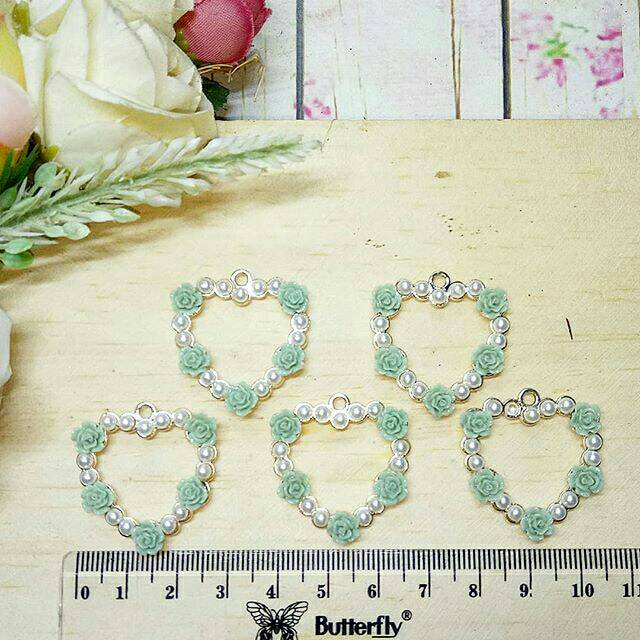 Charm Love Mawar Resin
