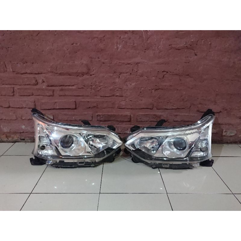 Jual Lampu depan headlamp Avanza Grand new Veloz 20152018 Shopee