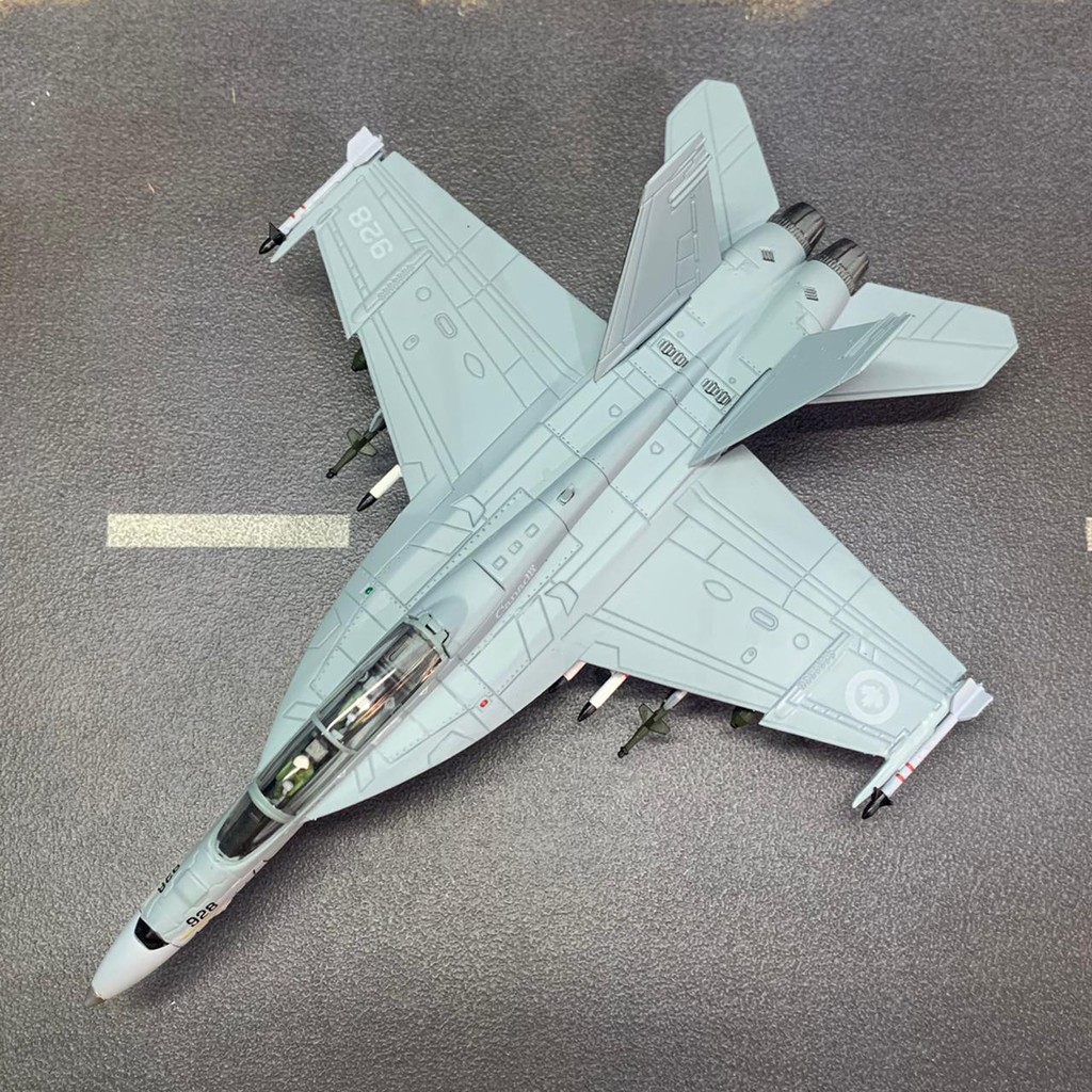 JL Model F-18B Hornet Strike Fighter Skala 100