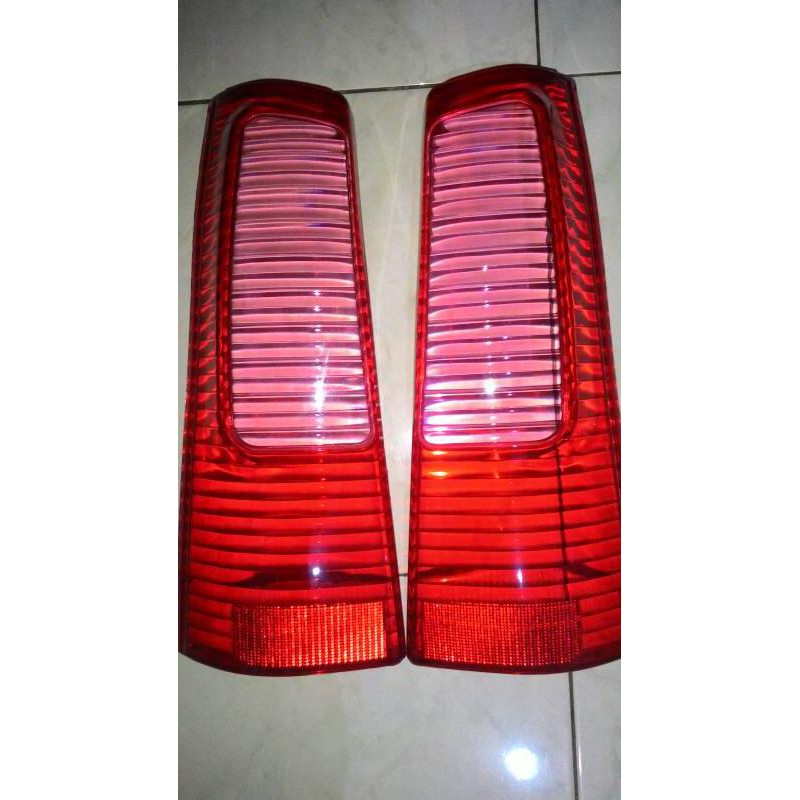 mika lampu stop / belakang avanza lama 2004