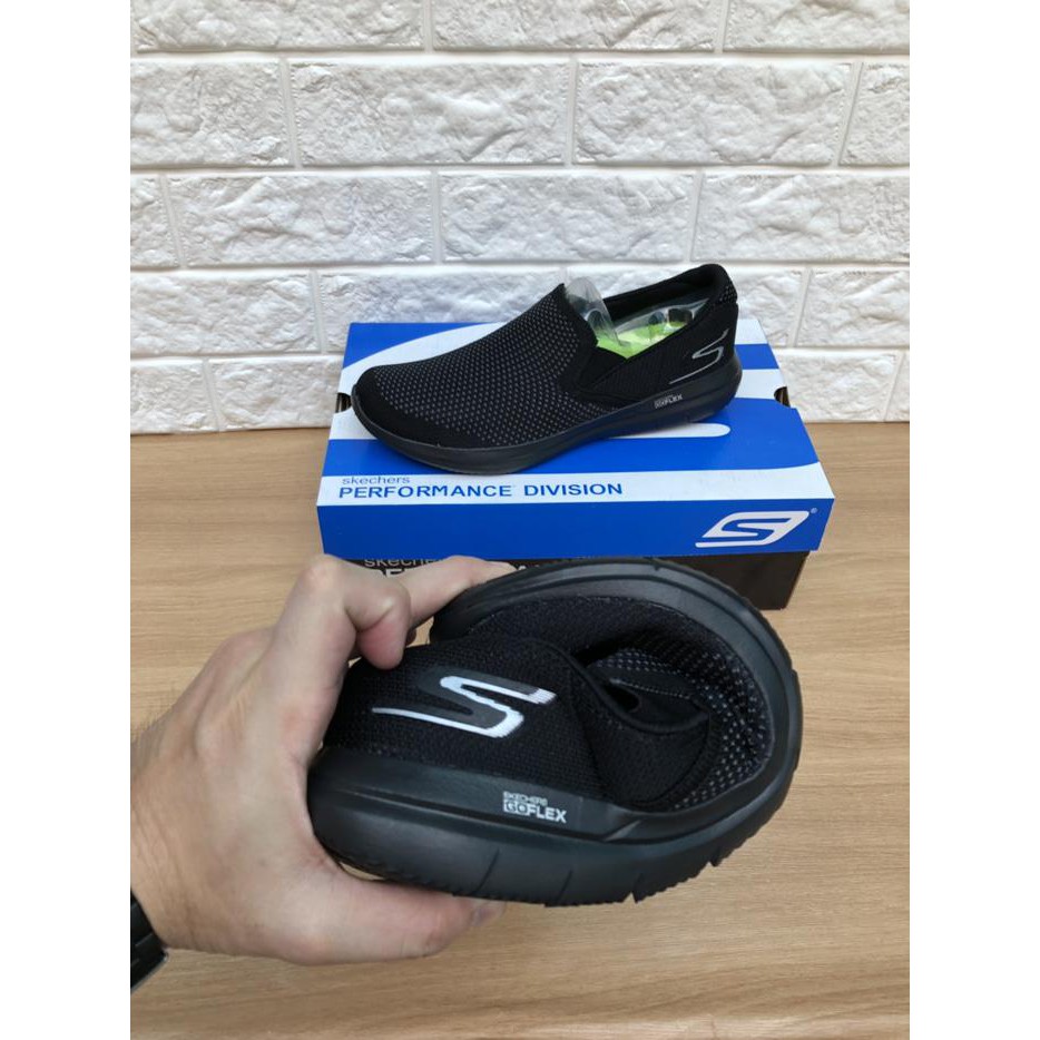 Sepatu Sketcher Skechers Manuver